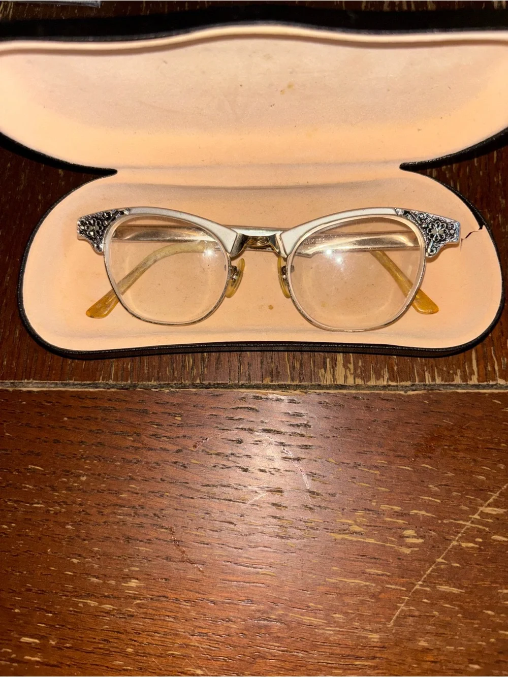 Vintage Cream Cat-Eye Glasses with Decorative Silver Corner Accents